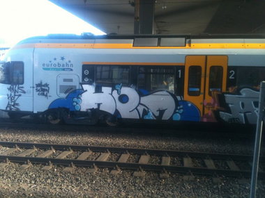 Graffiti Train in Dusseldorf - Photo by Candyflip - hez, ais, kes (2012)