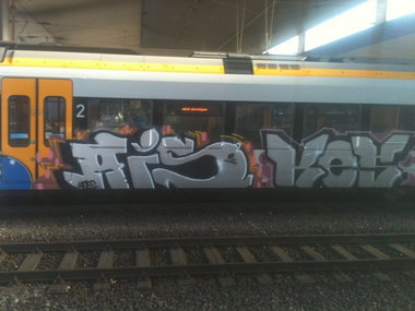 Graffiti Train in Dusseldorf - Photo by Candyflip - ais, kes, hez (2012)
