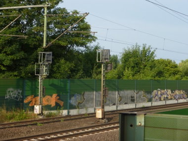 Graffiti Bombing in Brunswick - Photo by Candyflip - ub, ultras, ultras
