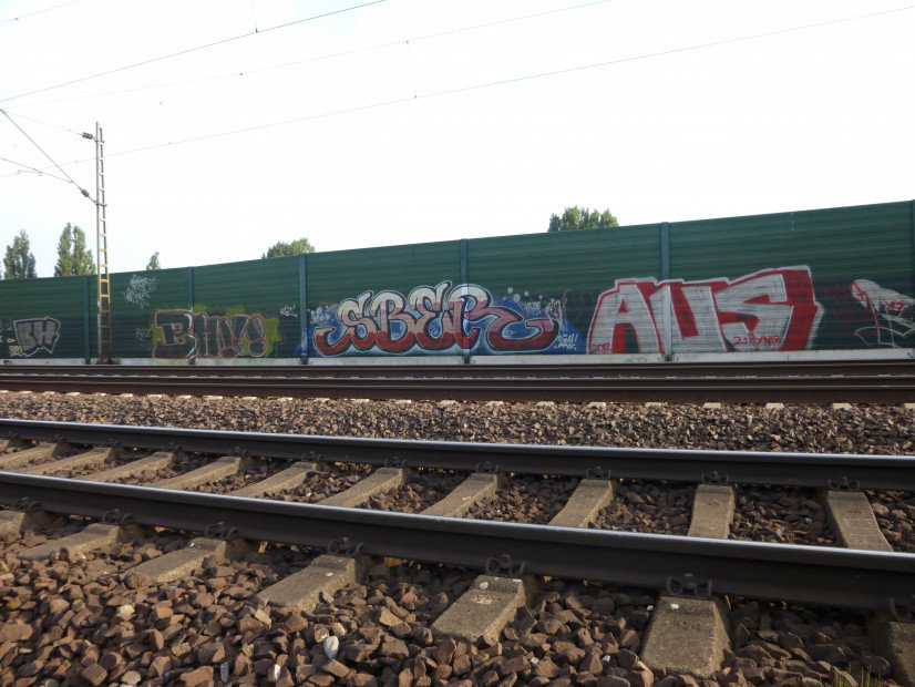 Graffiti Bombing in Brunswick - Photo by Candyflip - bh, sber, aus