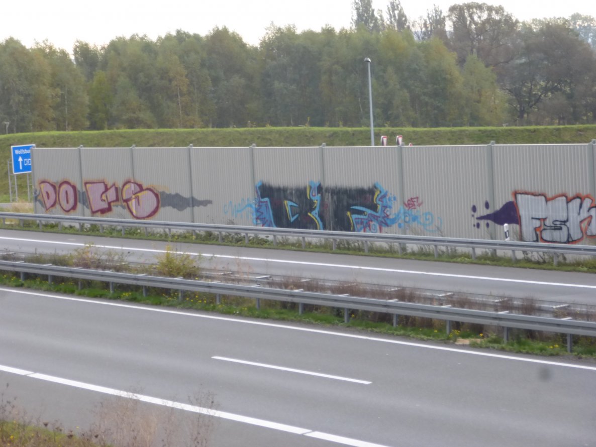 Graffiti Bombing in Cremlingen - Photo by Candyflip - dq, doqs, fsk