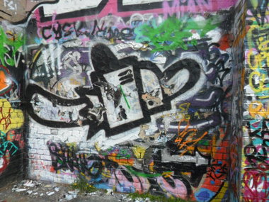 Graffiti Wall in Brunswick - Photo by Candyflip - Kettensäge, Chainsaw, braunschweig