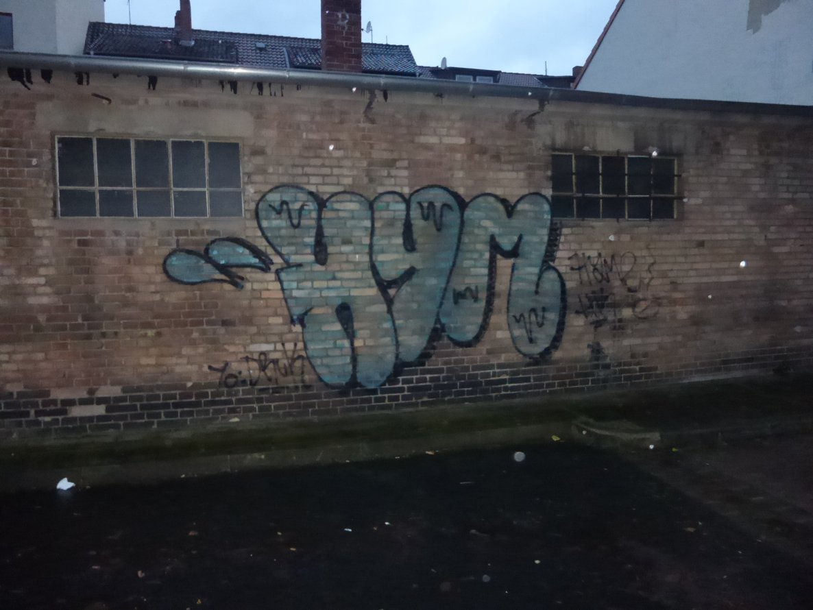 Graffiti Bombing in Brunswick - Photo by Candyflip - hym, braunschweig