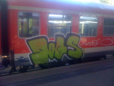 Graffiti Train in Brunswick - Photo by Candyflip - dq, doqs, jaws