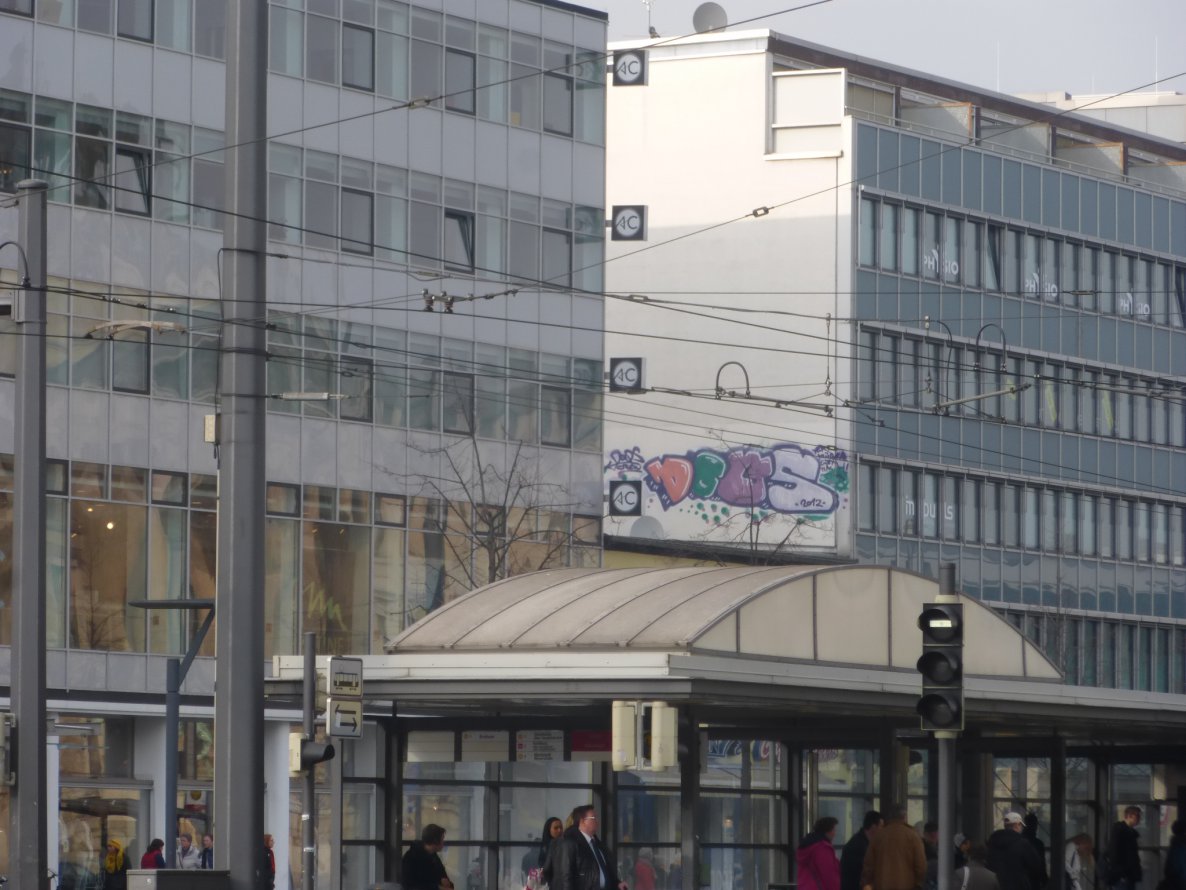 Graffiti Bombing in Brunswick - Photo by Candyflip - dq, doqs, braunschweig (2012)