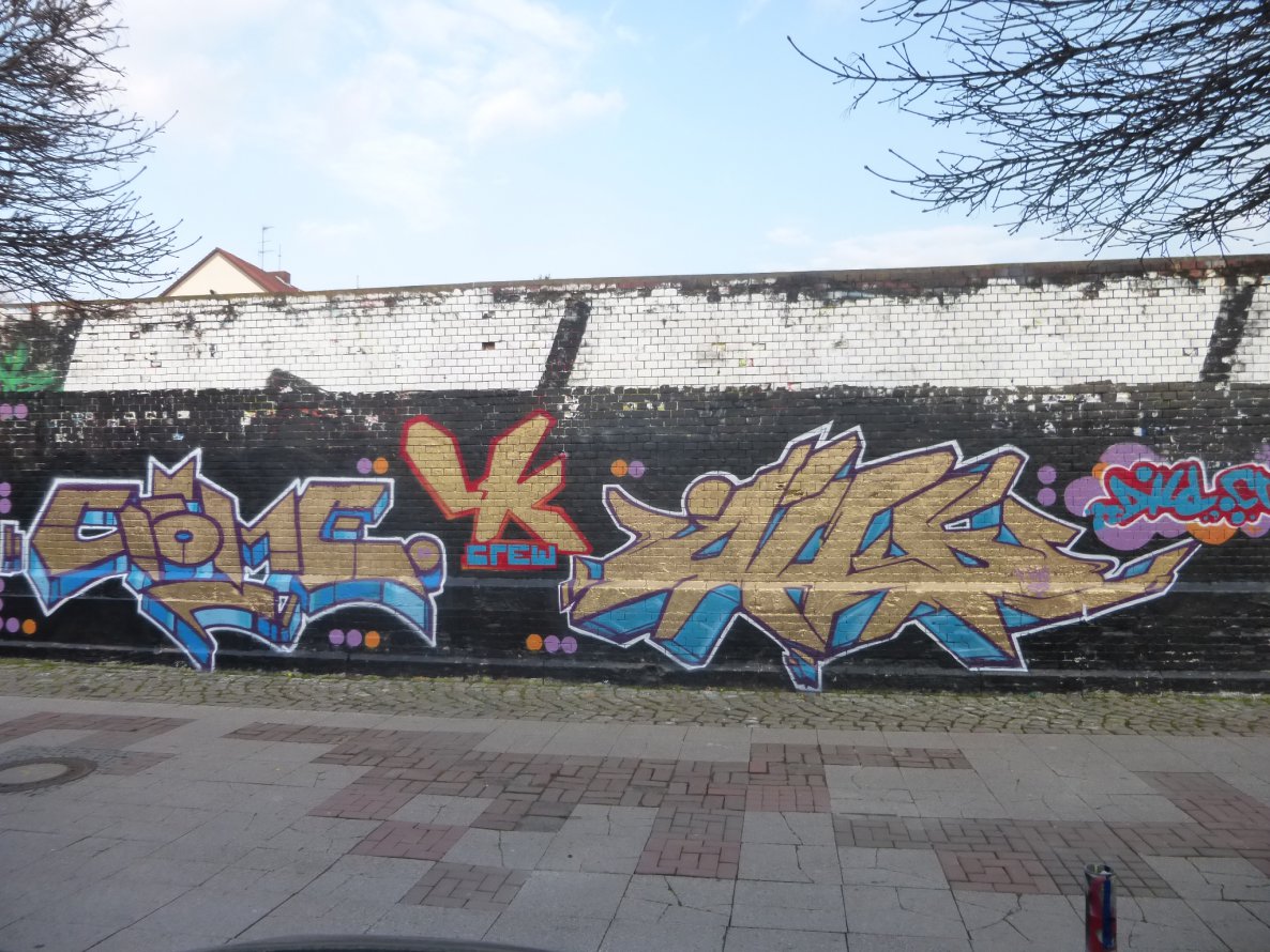Graffiti Wall in Brunswick - Photo by Candyflip - crome, dild, lk (2014)