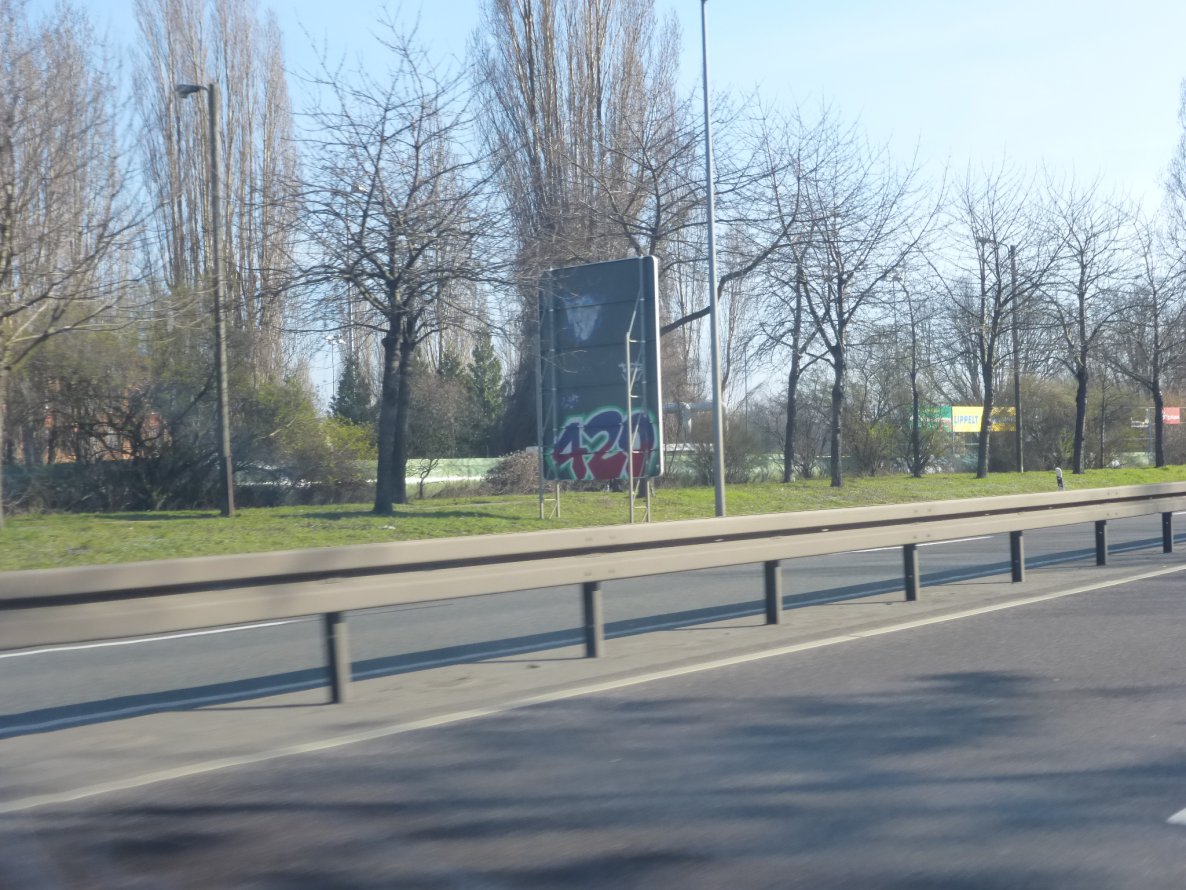 Graffiti Bombing in Magdeburg - Photo by Candyflip - 420, magdeburg
