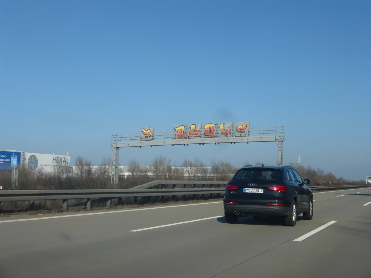 Graffiti Bombing in Barleben - Photo by Candyflip - ohoh, oo, magdeburg