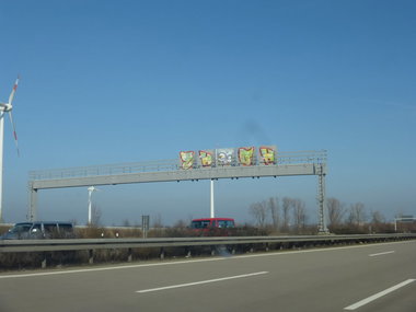 Graffiti Bombing in Barleben - Photo by Candyflip - oo, ohoh, magdeburg