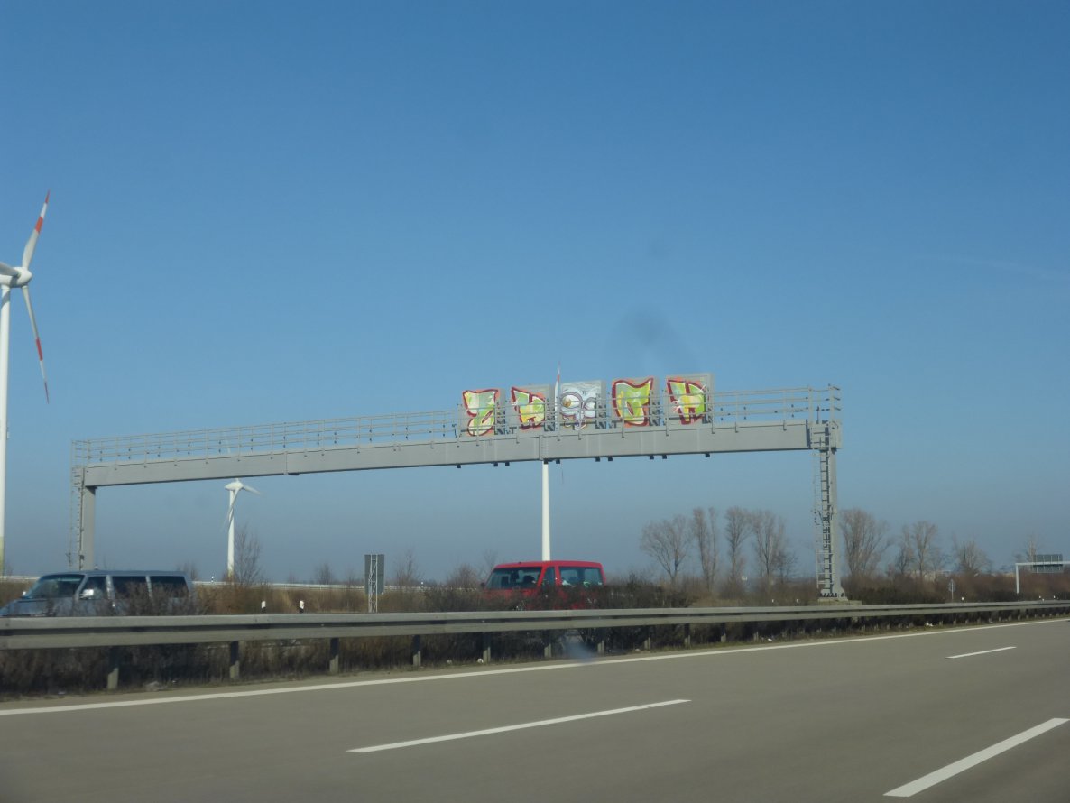 Graffiti Bombing in Barleben - Photo by Candyflip - oo, ohoh, magdeburg