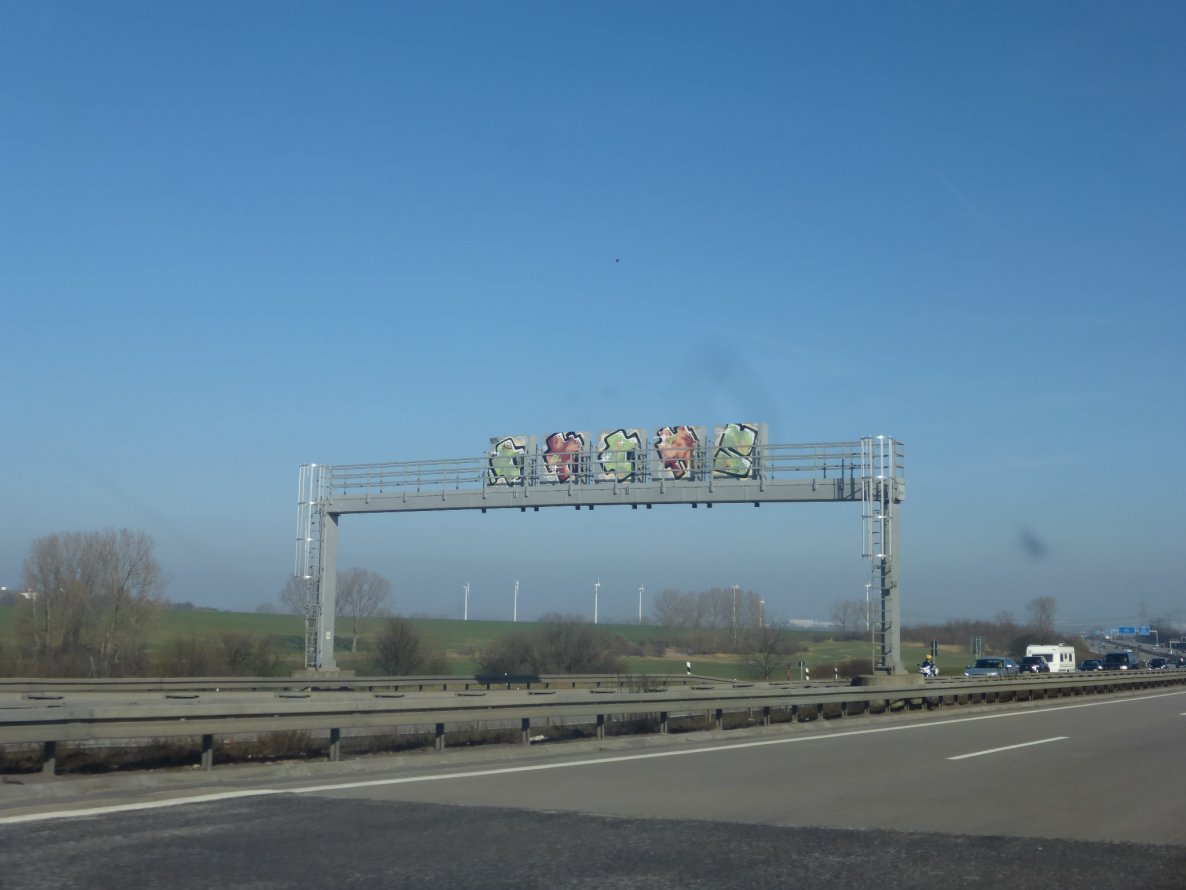 Graffiti Bombing in Hohenwarsleben - Photo by Candyflip - oo, ohoh, magdeburg