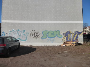 Graffiti Bombing in Magdeburg - Photo by Candyflip - md, fem, oo