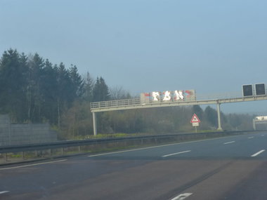 Graffiti Bombing - Photo by Candyflip - fbn, a2, wolfsburg