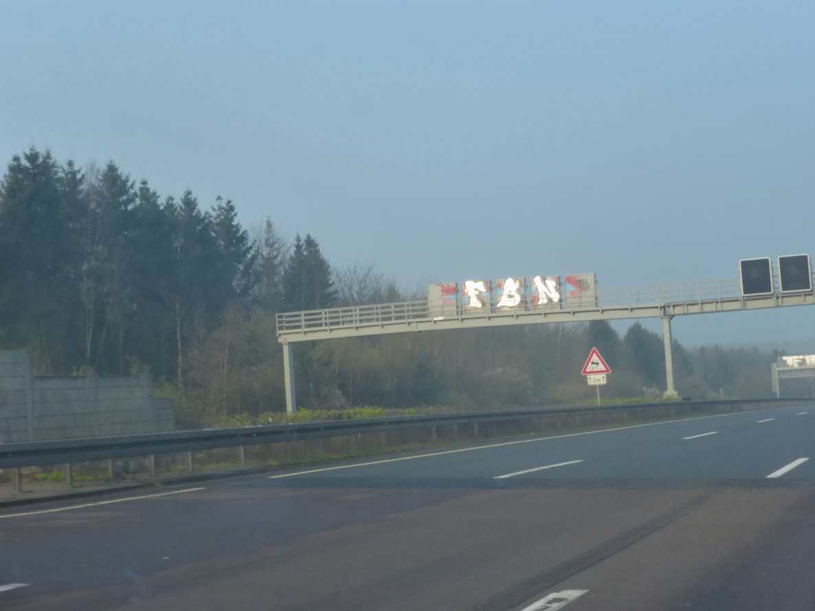 Graffiti Bombing - Photo by Candyflip - fbn, a2, wolfsburg