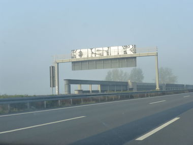 Graffiti Bombing in Brunswick - Photo by Candyflip - qsk, a2, braunschweig