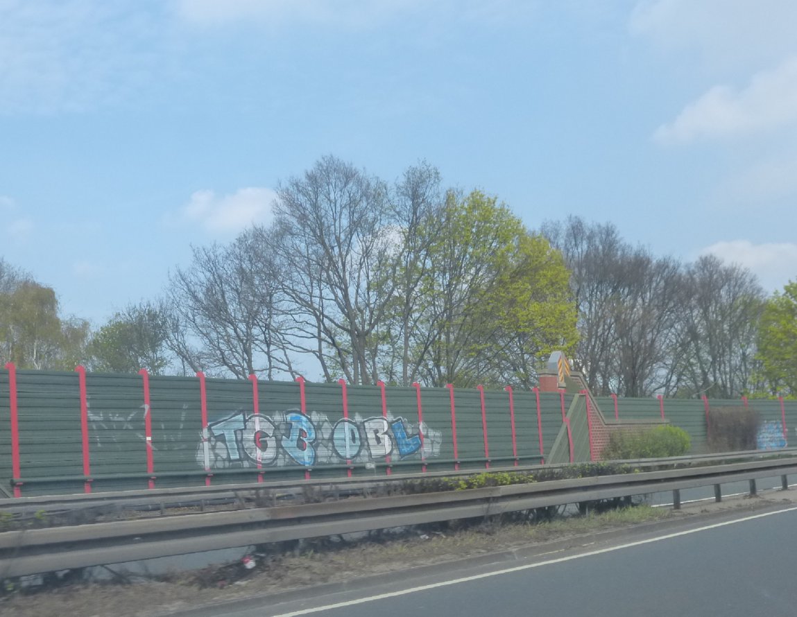 Graffiti Bombing in Hannover - Photo by Candyflip - tgb, obl, hannover