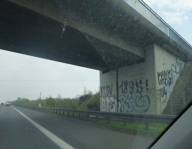 Graffiti Bombing in Brunswick - Photo by Candyflip - btsv, 1895, chainsaw