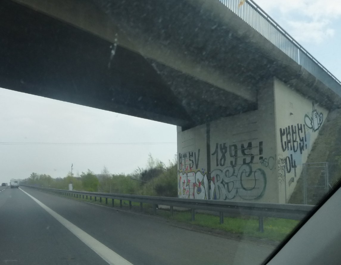 Graffiti Bombing in Brunswick - Photo by Candyflip - btsv, 1895, chainsaw