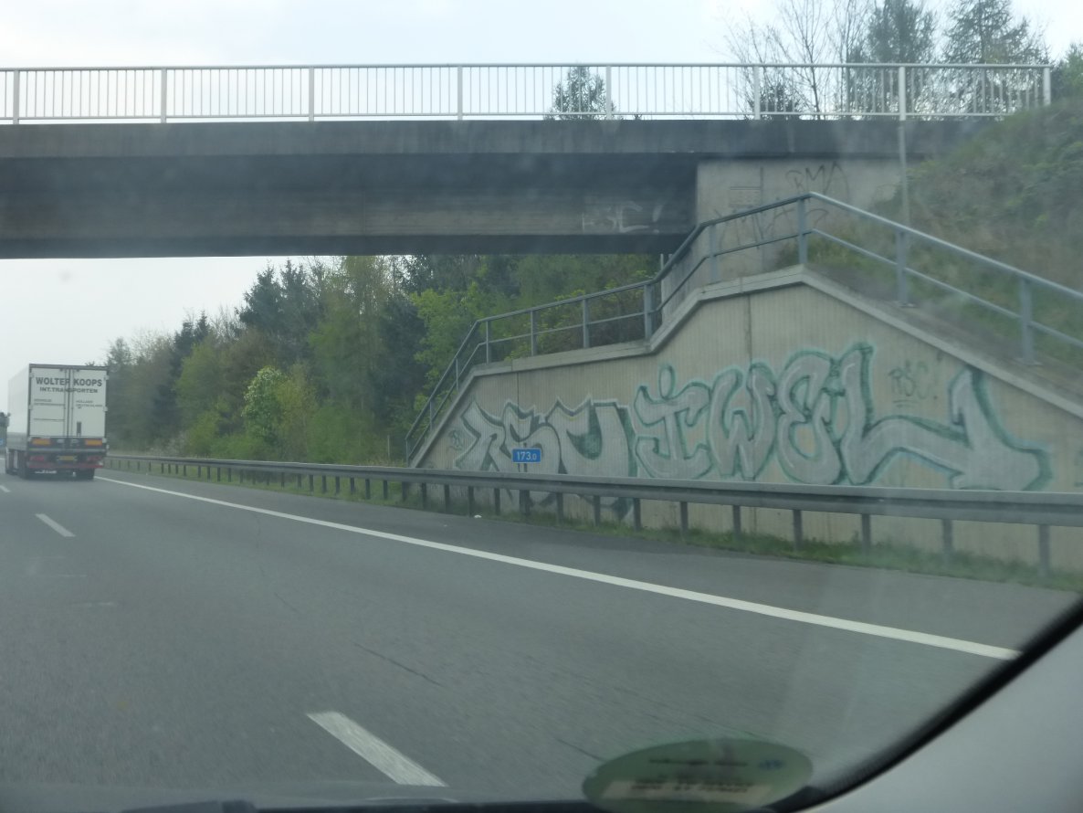 Graffiti Bombing in Brunswick - Photo by Candyflip - rsc, iwel, a2