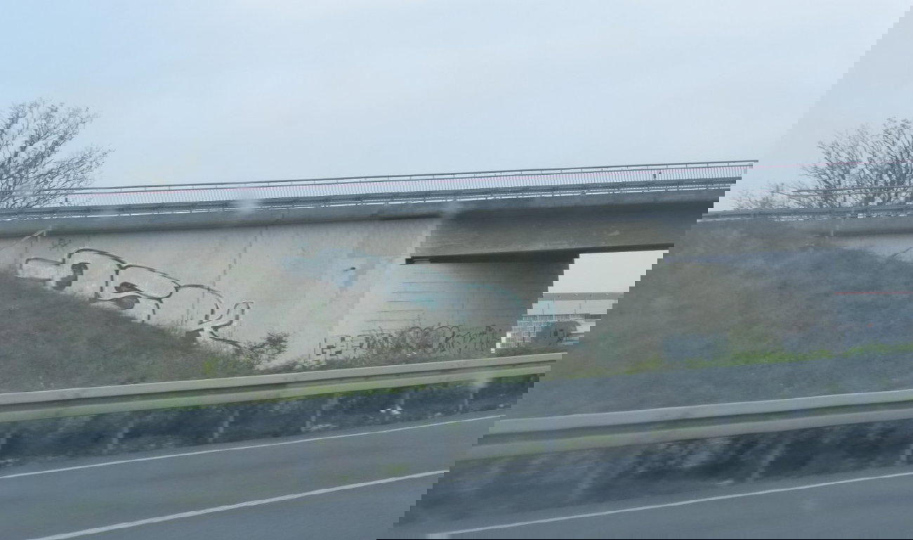 Graffiti Bombing in Wendeburg - Photo by Candyflip - qsk, a2, braunschweig