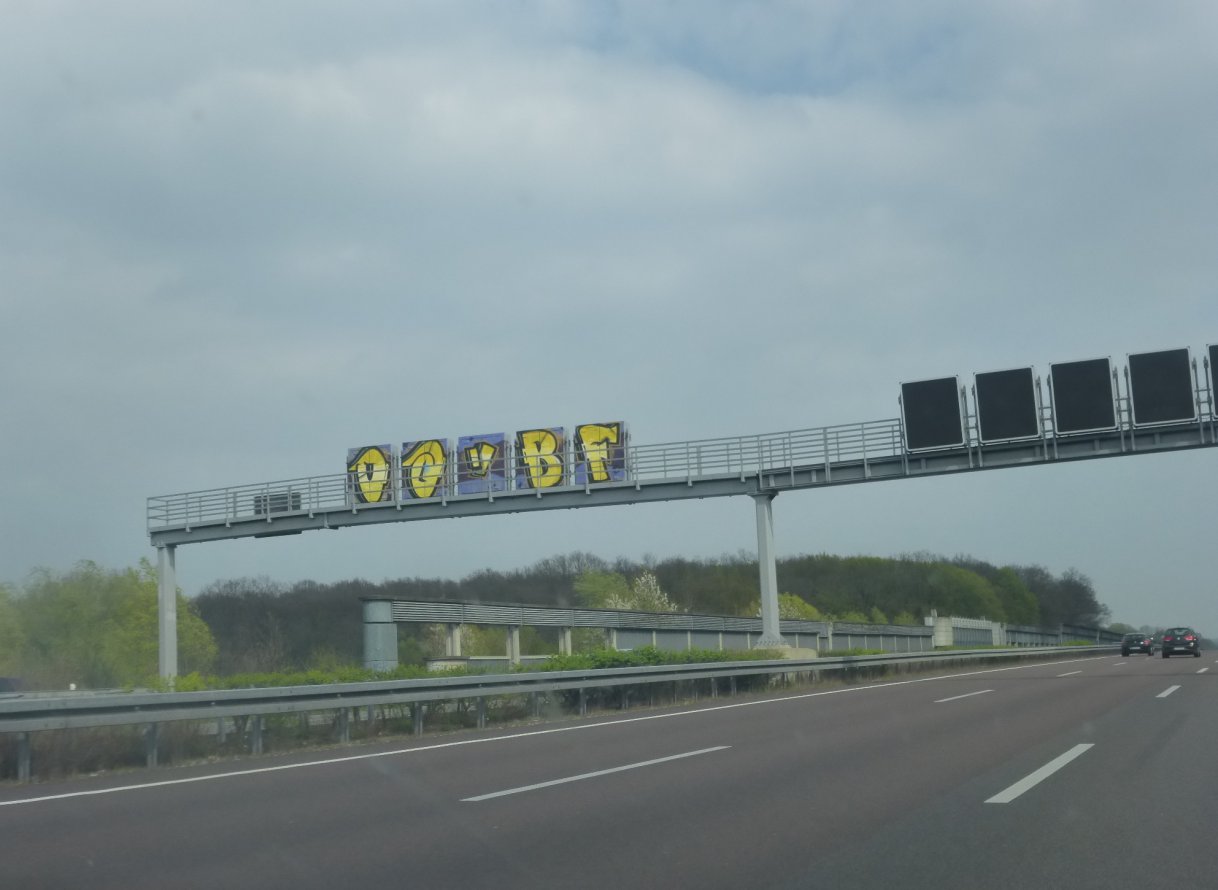 Graffiti Bombing in Brunswick - Photo by Candyflip - oa, bf, a2