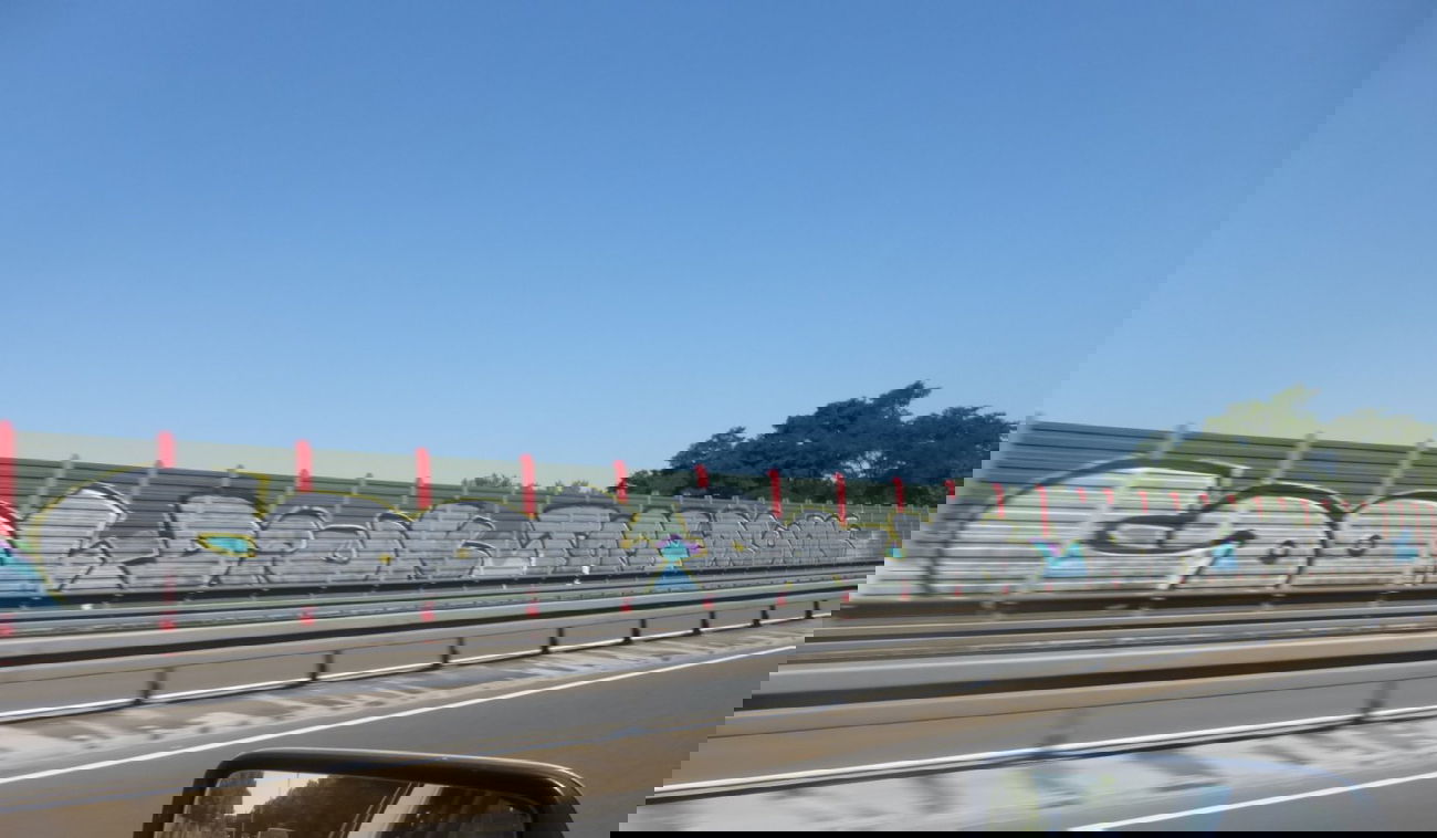 Graffiti Bombing in Hannover - Photo by Candyflip - cool, diuk, topf