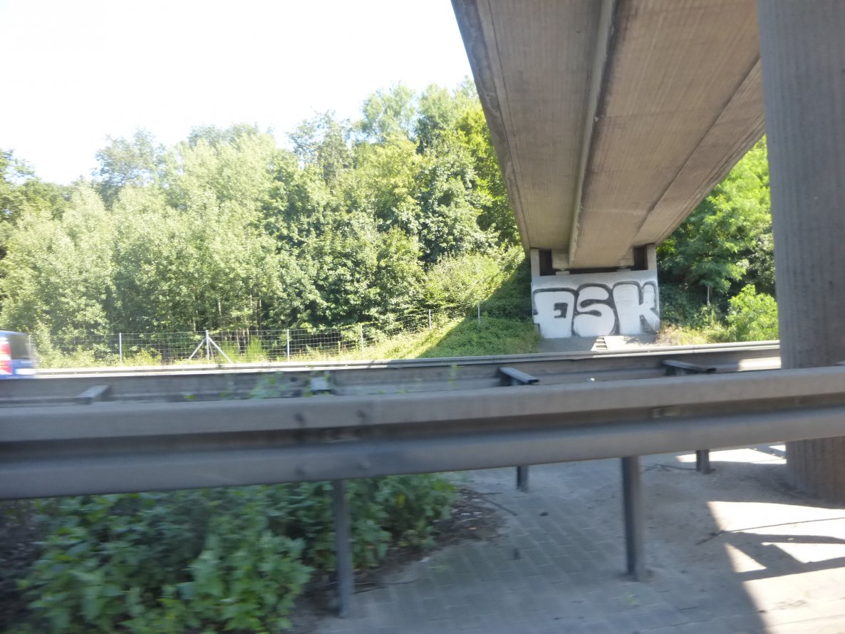 Graffiti Bombing in Hannover - Photo by Candyflip - qsk, hannover