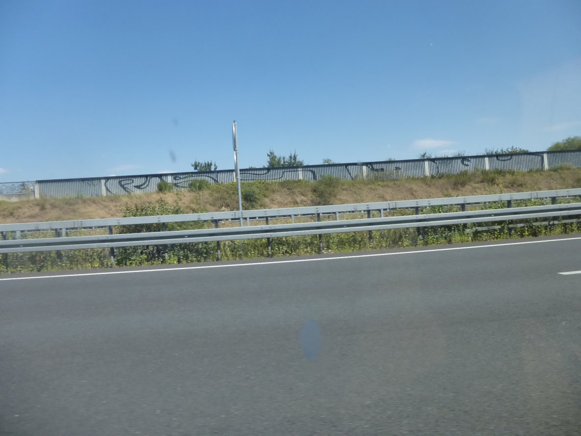 Graffiti Bombing in Brunswick - Photo by Candyflip - rsc, dq, braunschweig