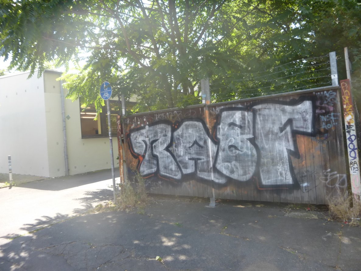 Graffiti Bombing in Brunswick - Photo by Candyflip - ra, bf, braunschweig