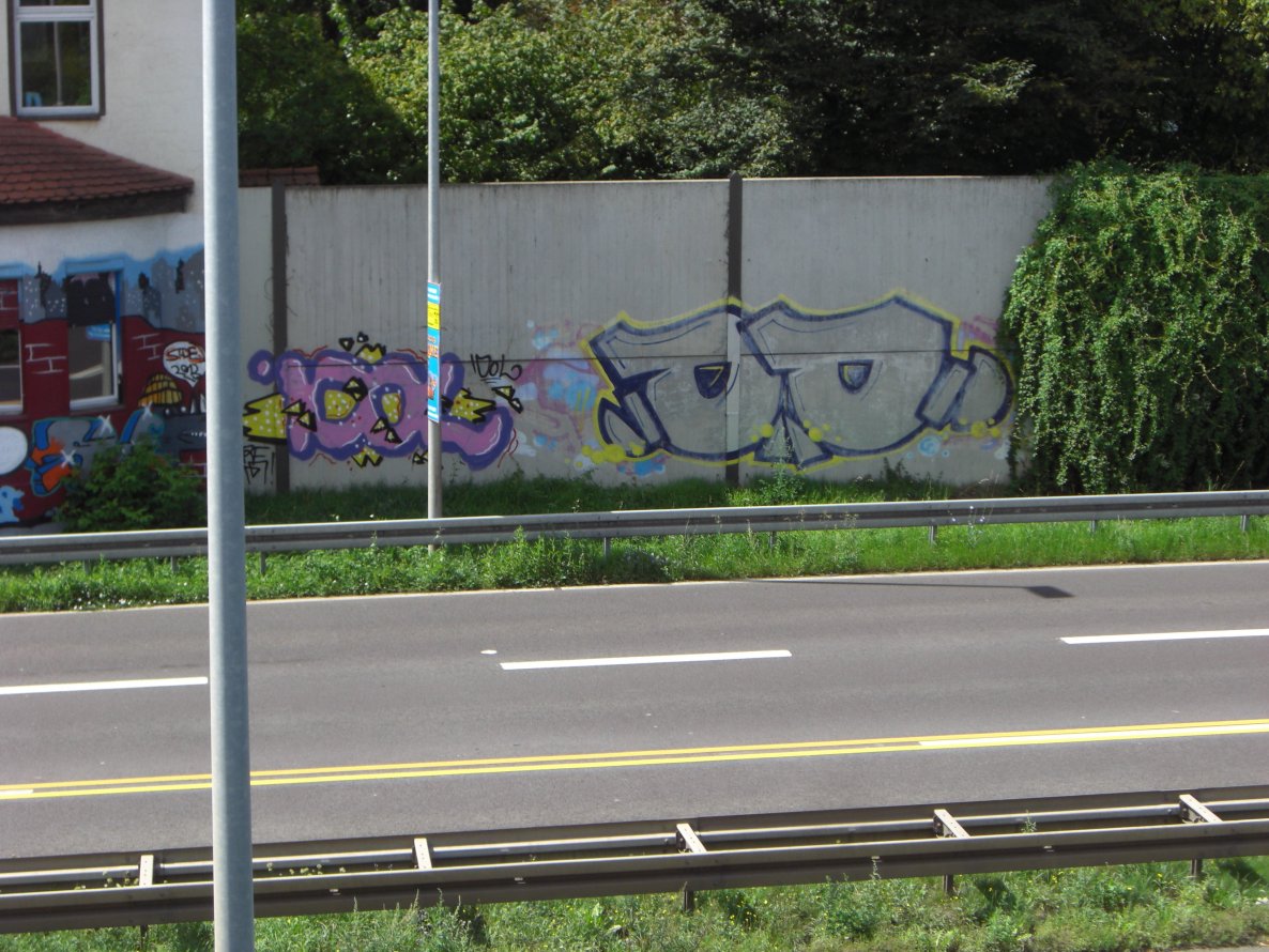 Graffiti Bombing in Magdeburg - Photo by Candyflip - idol, oo, ohoh