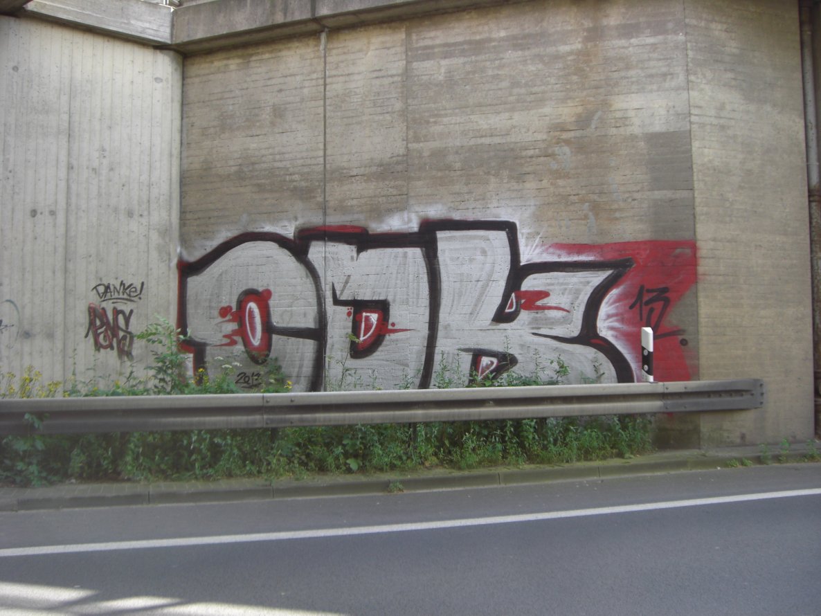 Graffiti Bombing in Harbke - Photo by Candyflip - cdk