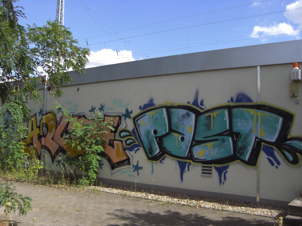 Graffiti Bombing in Magdeburg - Photo by Candyflip - arch, past, magdeburg