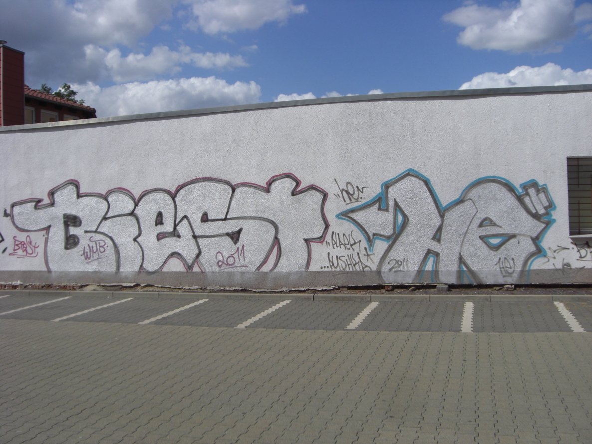 Graffiti Bombing in Magdeburg - Photo by Candyflip - biest, he, magdeburg