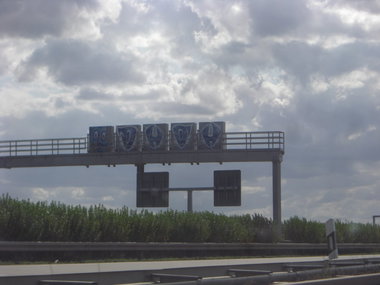 Graffiti Bombing in Magdeburg - Photo by Candyflip - ohoh, oo, magdeburg