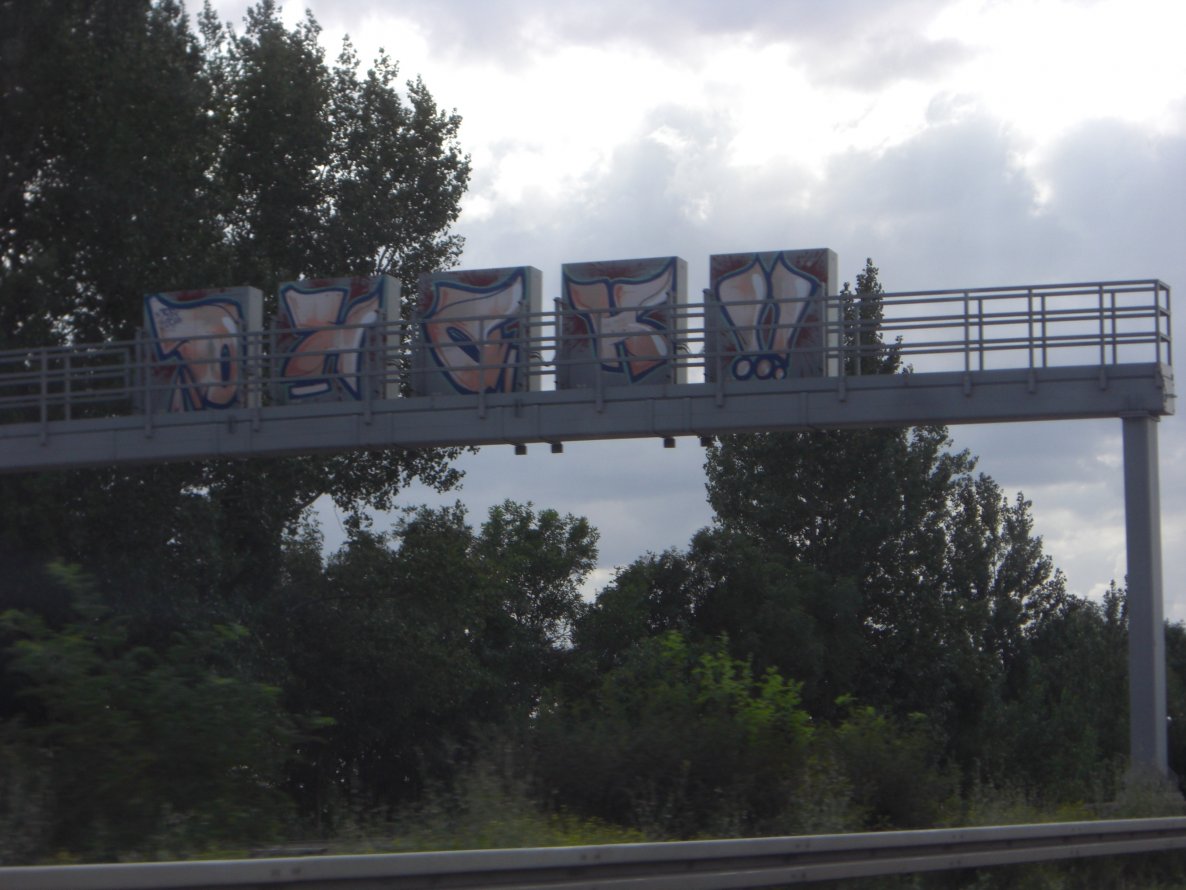 Graffiti Bombing in Hohe Börde - Photo by Candyflip - ohoh, oo, magdeburg