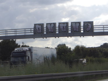 Graffiti Bombing in Magdeburg - Photo by Candyflip - ohoh, oo, magdeburg