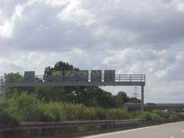 Graffiti Bombing in Magdeburg - Photo by Candyflip - ohoh, oo, magdeburg