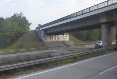 Graffiti Bombing - Photo by Candyflip - 71er, 71