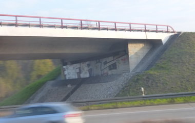 Graffiti Bombing - Photo by Candyflip - frs