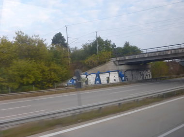 Graffiti Bombing - Photo by Candyflip - 71, fb, 71er