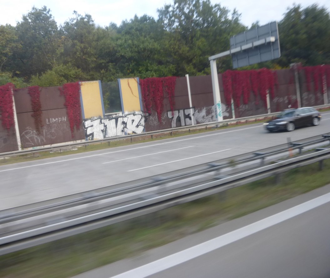 Graffiti Bombing in Berlin - Photo by Candyflip - 71, 71er, 713