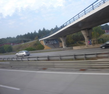 Graffiti Bombing in Berlin - Photo by Candyflip - cbw