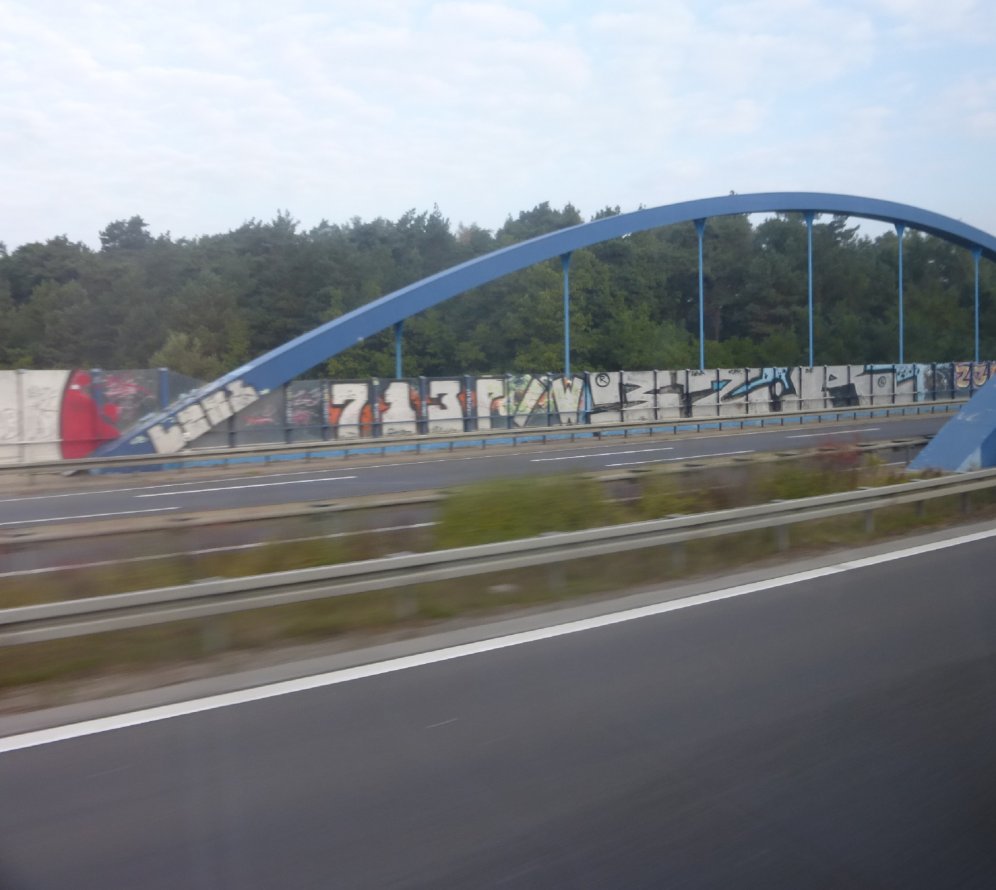 Graffiti Bombing in Berlin - Photo by Candyflip - 713