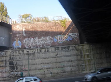 Graffiti Bombing in Berlin - Photo by Candyflip - 1up