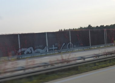 Graffiti Bombing in Berlin - Photo by Candyflip - xl, +-0, plus