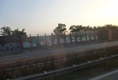 Graffiti Bombing in Berlin - Photo by Candyflip - rios, senic, inr