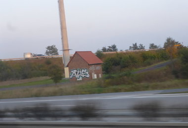 Graffiti Bombing in Berlin - Photo by Candyflip - aus