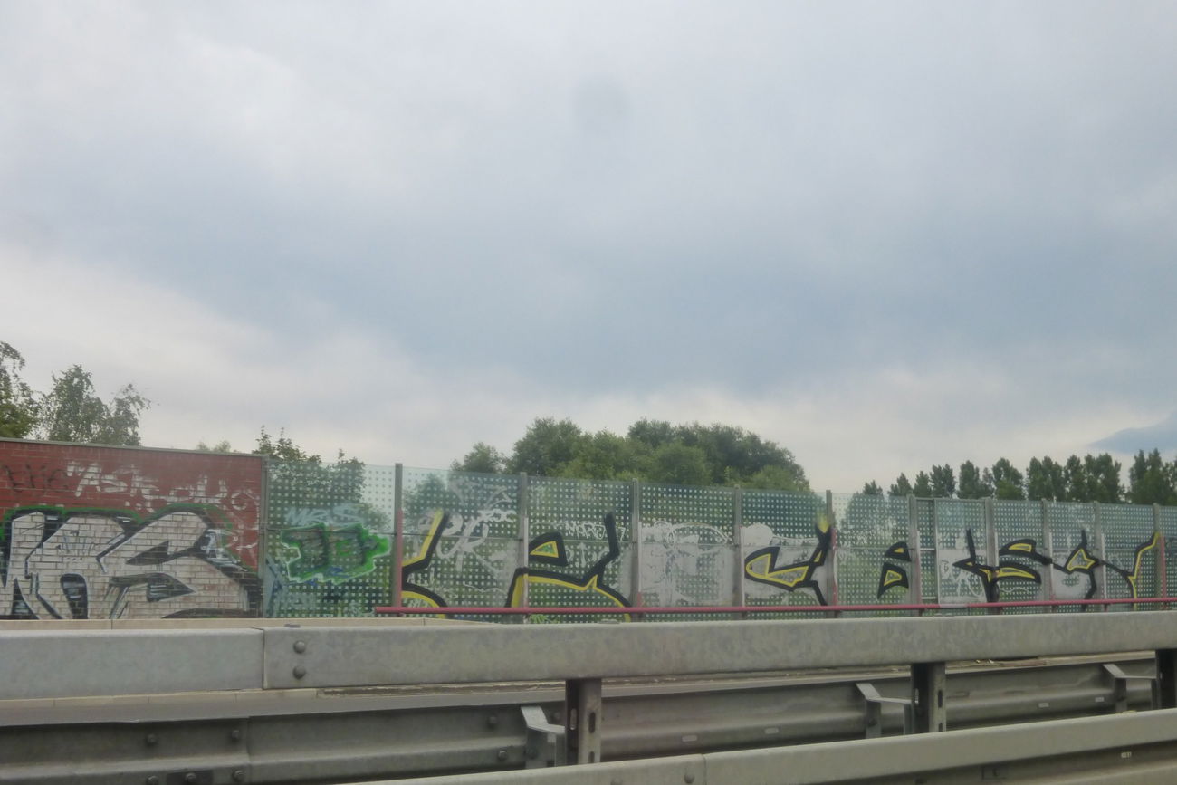 Graffiti Bombing in Braunschweig - Photo by Candyflip - mrs, pcbs, psycho