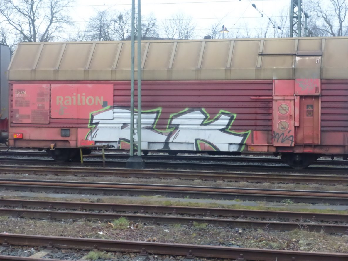 Graffiti Train - Photo by Candyflip - rk