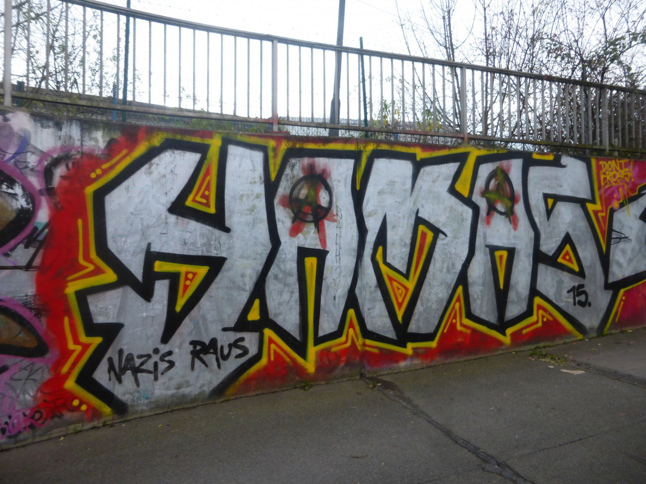 Graffiti Bombing in Magdeburg - Photo by Candyflip - yamas, sok, nazis (2015)